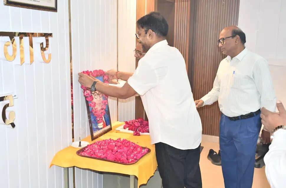 बाबा साहब संविधान निर्माता ही नहीं बल्कि एक महान समाज सुधारक - जिलाधिकारी