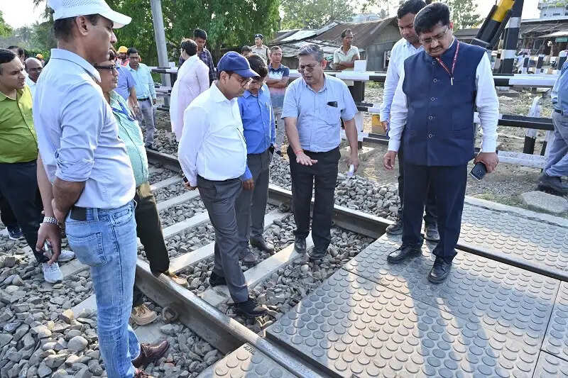 पूसीरे के महाप्रबंधक ने विकासात्मक कार्यों का किया निरीक्षण