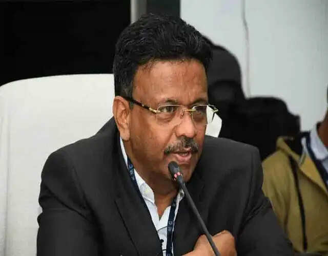 महिलाओं के अपमान और विवादित टिप्पणी को लेकर फिरहाद हाकिम के खिलाफ थाने में शिकायत दर्ज