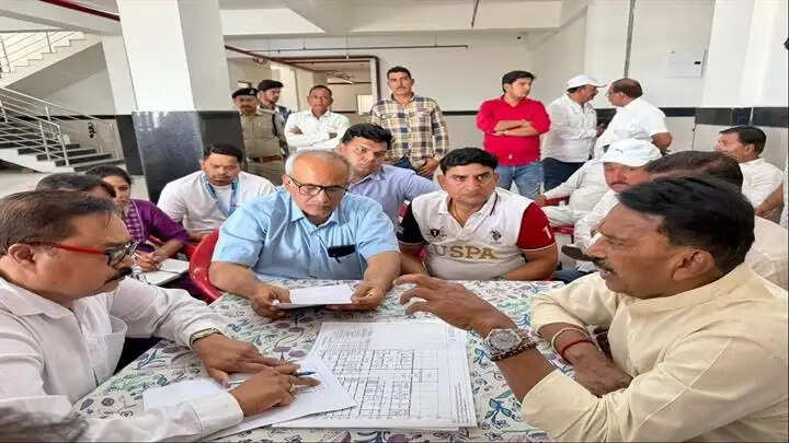 इंदौरः मंत्री सिलावट ने नवनिर्मित हॉस्पिटल का किया अवलोकन