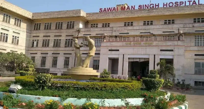 एसएमएस के सर्जनों का कमाल: दो जटिल ऑपरेशन कर बचाईं जिंदगियां