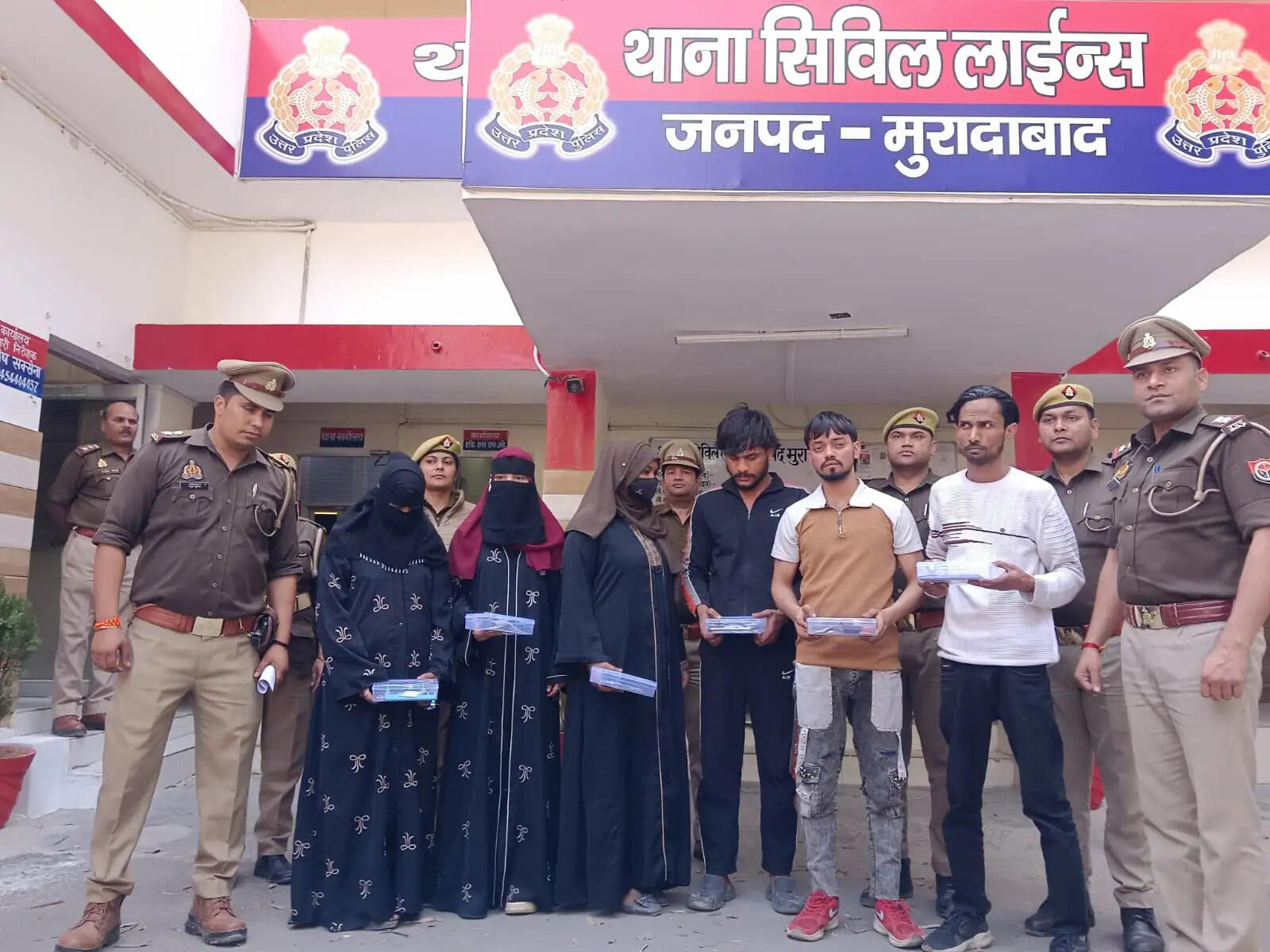 हनी ट्रैप गैंग का खुलासा, तीन महिला समेत छह आरोपित गिरफ्तार