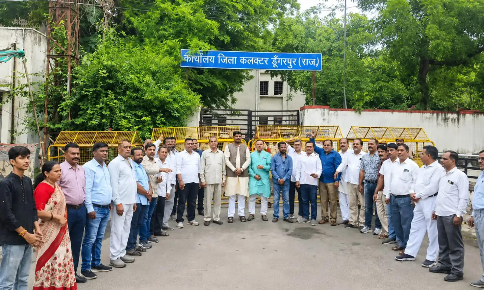 डांगावास कांड के पीड़ित परिवारों को न्याय दिलाने सड़क पर उतरी कांग्रेस, कलेक्ट्रेट पर प्रदर्शन