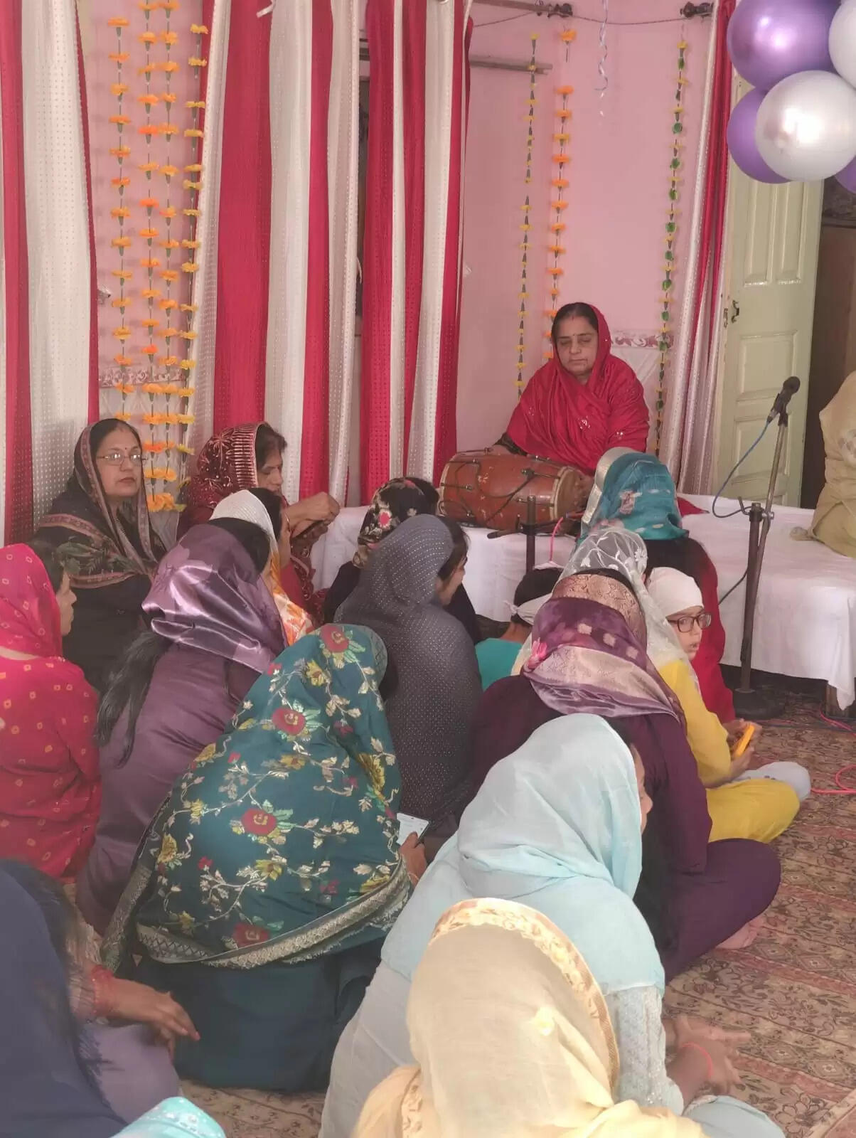 अनूपपुर: कार्तिक पूर्णिमा में श्रद्धालुओं ने नर्मदा, सोन सहित सरोवरों में लगाई डुबकी, किया दीप दान