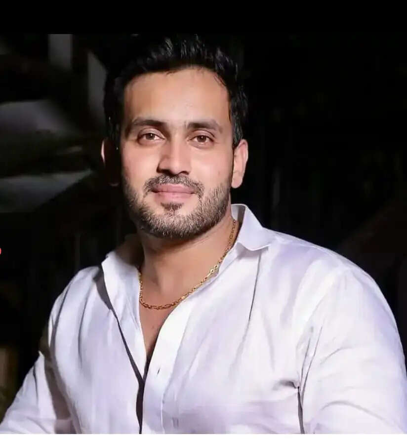 उज्जैन में नीलगंगा चौराहे पर चाकूबाजी और फायरिंग में युवक की हत्या, तीन घायल