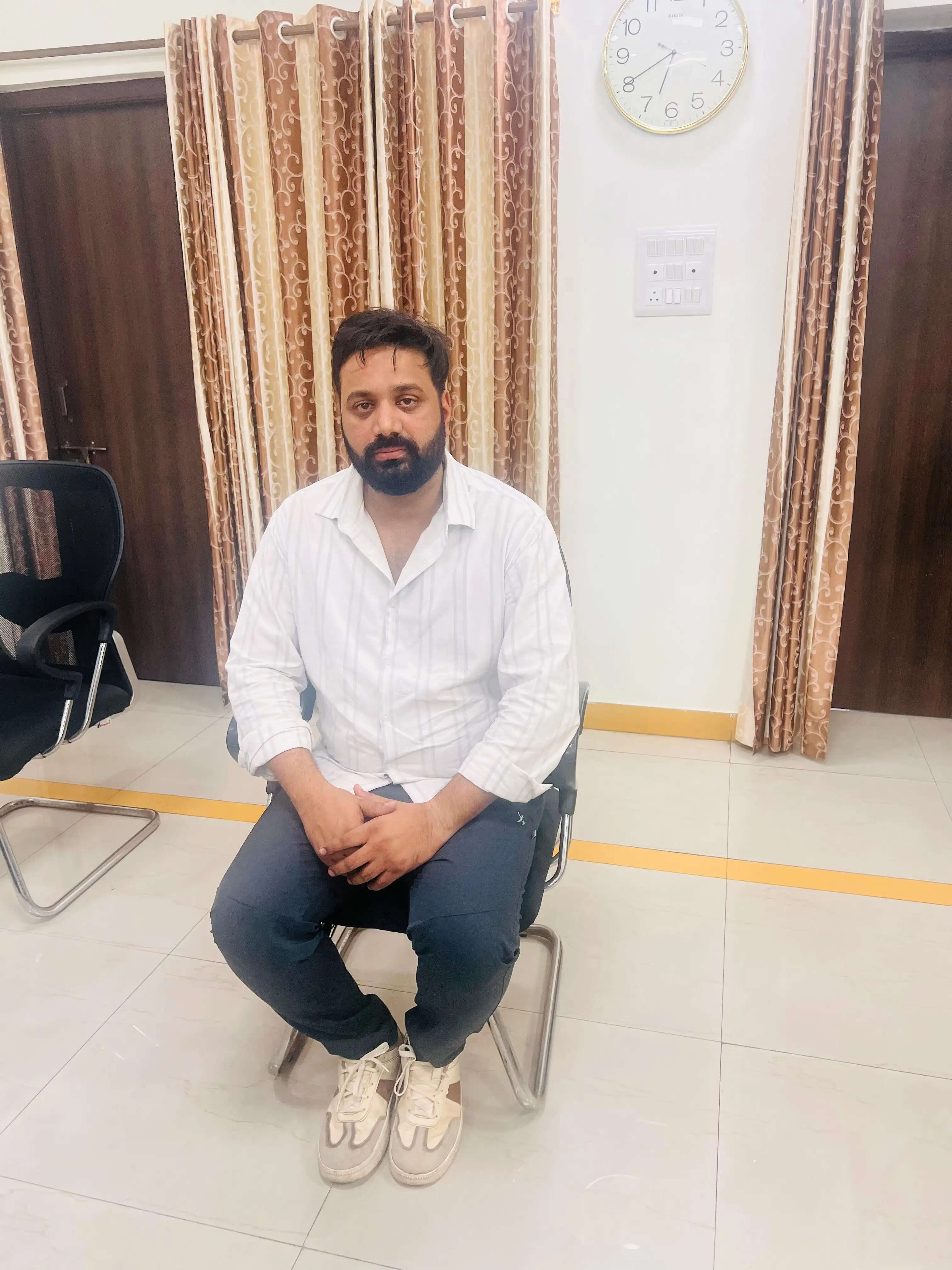 जेईएन दस हजार की रिश्वत लेते रंगे हाथों गिरफ्तार