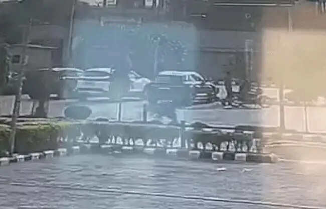 सोनीपत: ऑडी गाड़ी से शीशा तोड़कर लाखों का सामान चोरी