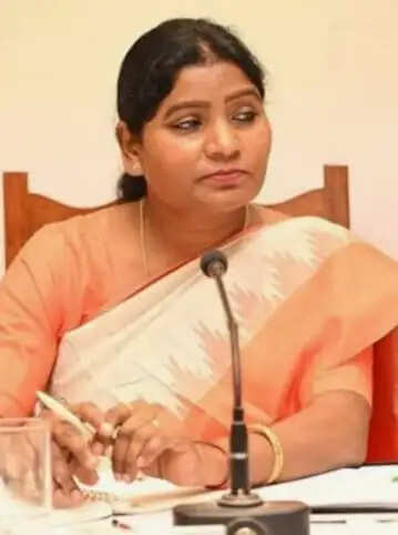 आशा लकड़ा ने विभिन्न समाजिक संगठनाें की समस्याओं की ली जानकारी