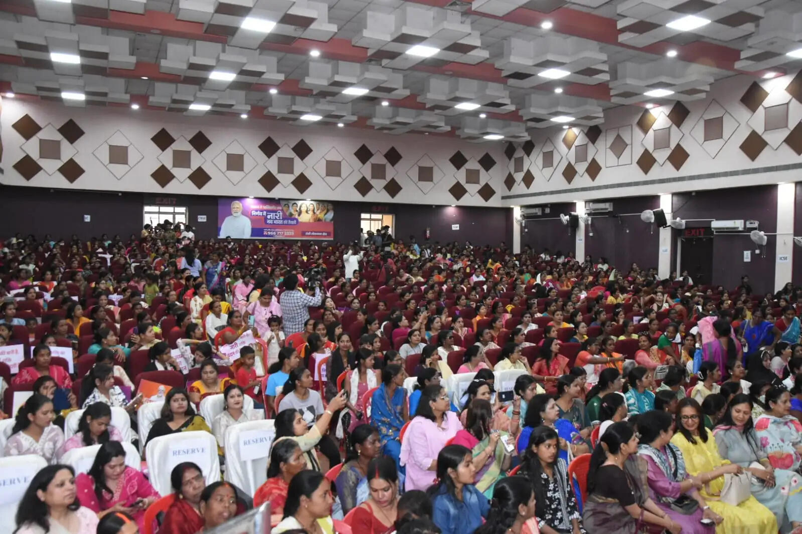 पंचायत से पार्लियामेंट तक निर्णय में शामिल होगी नारी : संजय सेठ