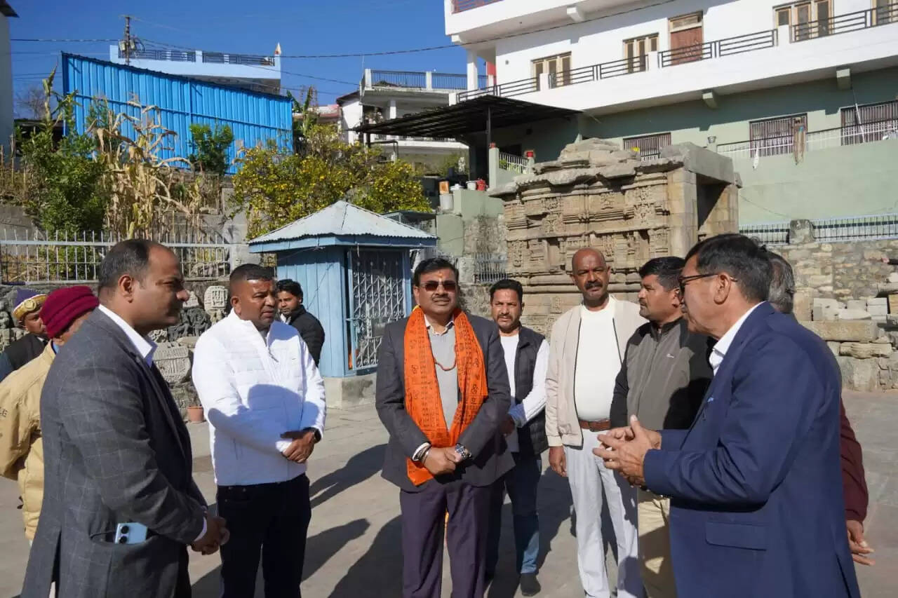 मुख्य सचिव ने गोल्ज्यू कॉरिडोर एवं बालेश्वर मंदिर विकास कार्यों की समीक्षा की