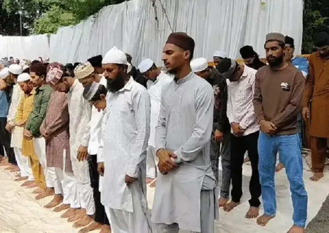मप्र के भोजशाला में गूंजा हनुमान चालीसा पाठ, पीछे की जमीन पर हुई जुमे की नमाज