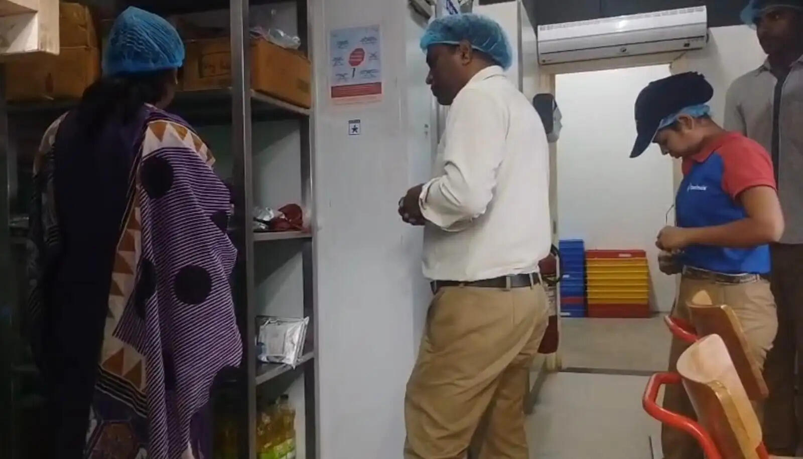 दमोह में डोमिनोज पिज्जा सेंटर पर खाद्य विभाग की कार्रवाई, एक सप्ताह के लिए लाइसेंस निलंबित