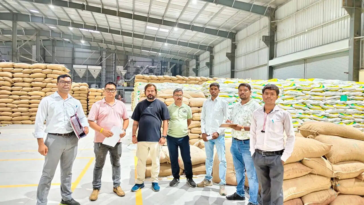 किसानों के हित में बड़ी कार्रवाई: पान सीड्स प्रा. लि. के 75 हजार बोरी धान बीज की बिक्री पर रोक, कारण बताओ नोटिस जारी
