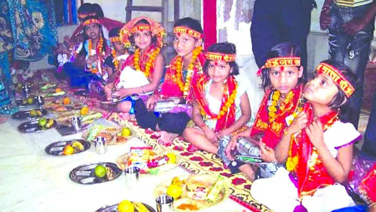 कन्या पूजन के साथ नवरात्र का परायण, देवी मंदिरों में उमड़ी श्रद्धालुओं की भीड़