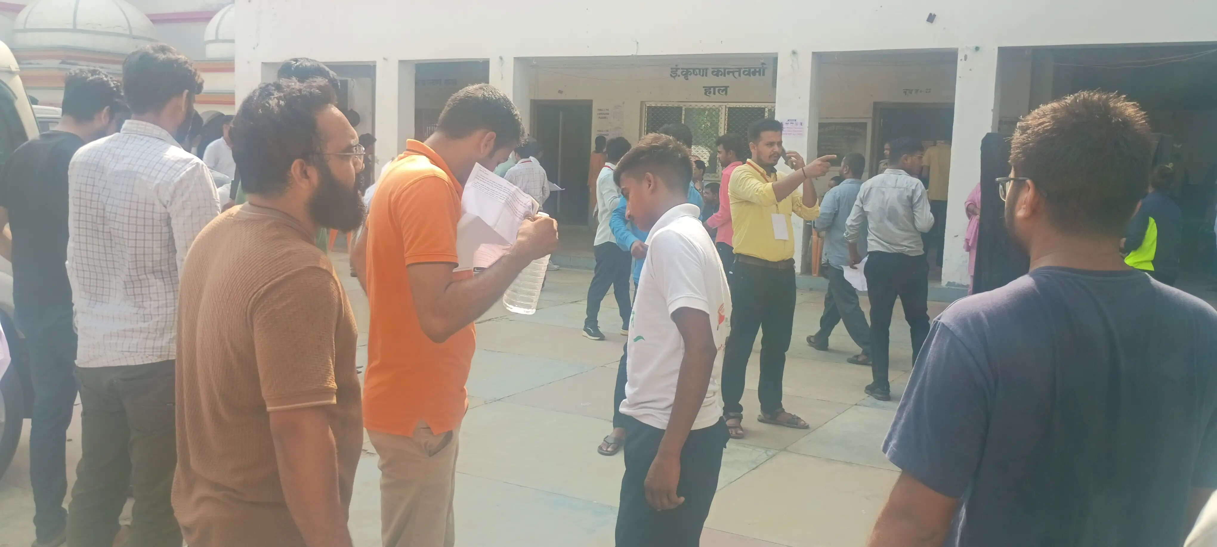 लेखपाल मुख्य परीक्षा-2025 शुरू, जौनपुर के 21 केंद्रों पर 9696 परीक्षार्थी शामिल
