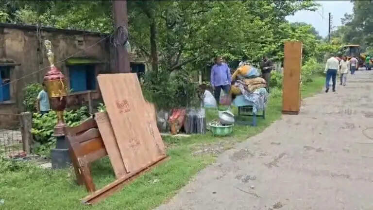 बारिश के बीच दामोदर वैली कॉरपोरेशन की बड़ी कार्रवाई, 110 अवैध मकान ध्वस्त