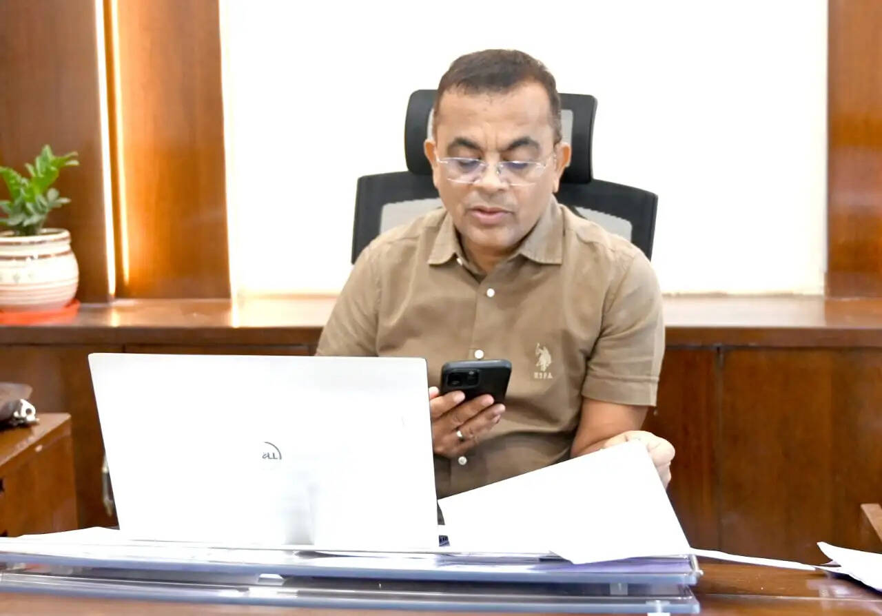 मुख्यमंत्री हेल्पलाइन से मिल रहा त्वरित समाधान, कलेक्टर जन्मेजय महोबे स्वयं ले रहे नागरिकों से फीडबैक