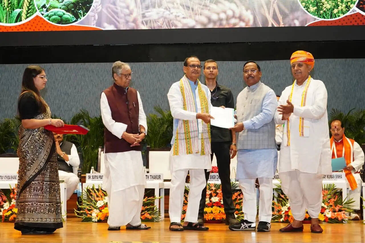 नई दिल्ली राष्ट्रीय कृषि सम्मेलन में शामिल हुए मंत्री रामविचार नेताम