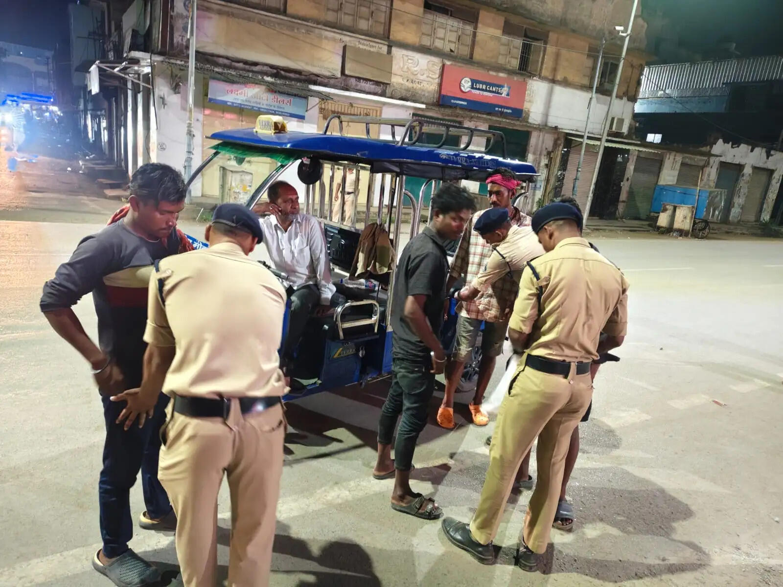 रायपुर : अड्डे बाजों, वारंटियों और अवैध हथियार रखने वालाें पर हुई कार्रवाई, 10 व्यक्ति भेजे गए केंद्रीय जेल