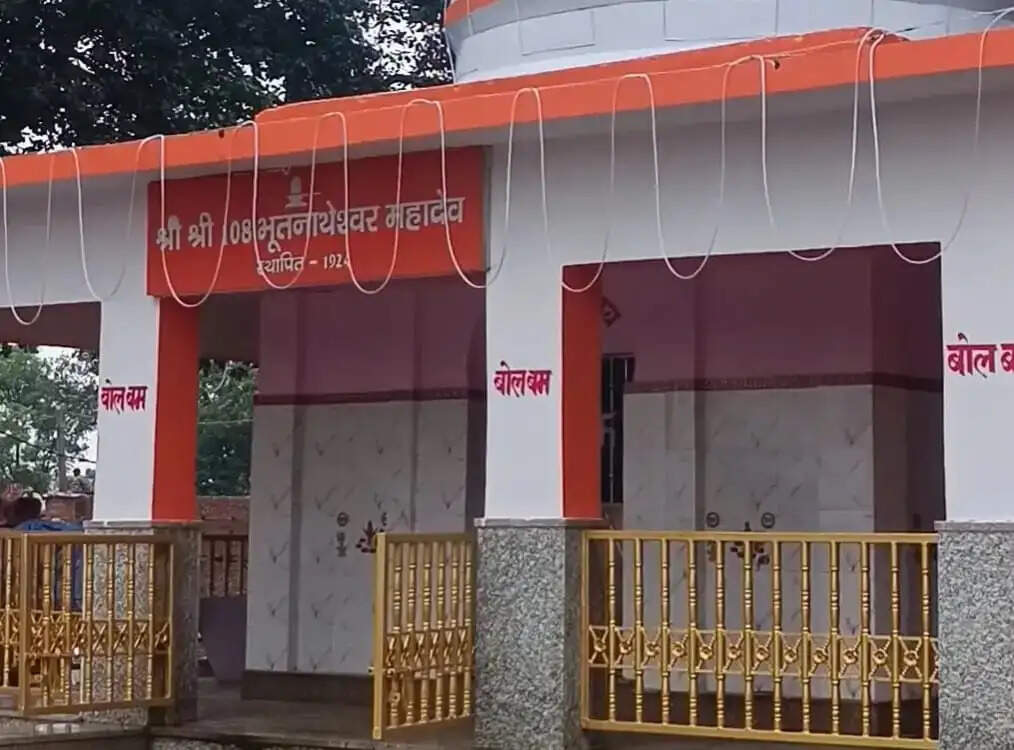 सावन के चौथे सोमवार को लेकर शिवालयों में तैयारी पूरी, फूल-मालाओं से सजे मंदिर