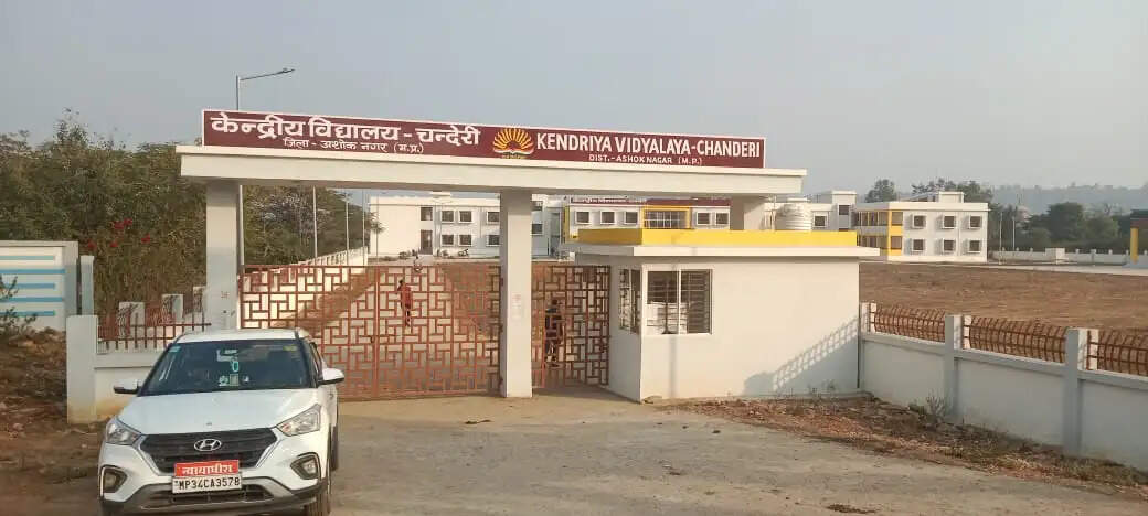 केंद्रीय विद्यालय चंदेरी में छात्र को मानसिक प्रताड़ना देने का आरोप, बाल अधिकार आयोग ने मांगी जांच रिपोर्ट