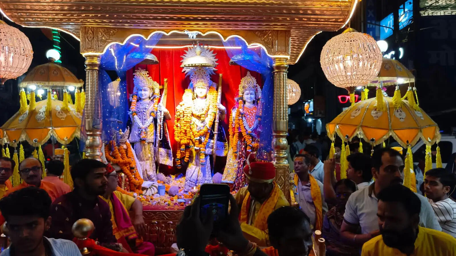 रामनवमीं: रामलला की निकली शोभायात्रा, श्रध्दालुओं का दिखा उत्साह