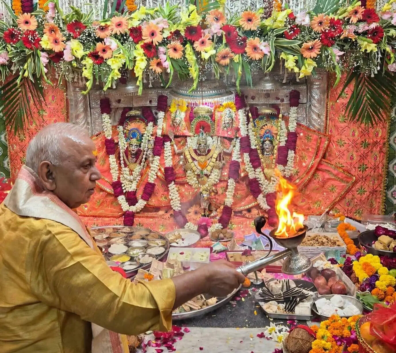 वृषभ पर सवार मां महागौरी ने भक्तों को दिए दिव्य दर्शन, जयकारों से गूंजा कल्याणी धाम