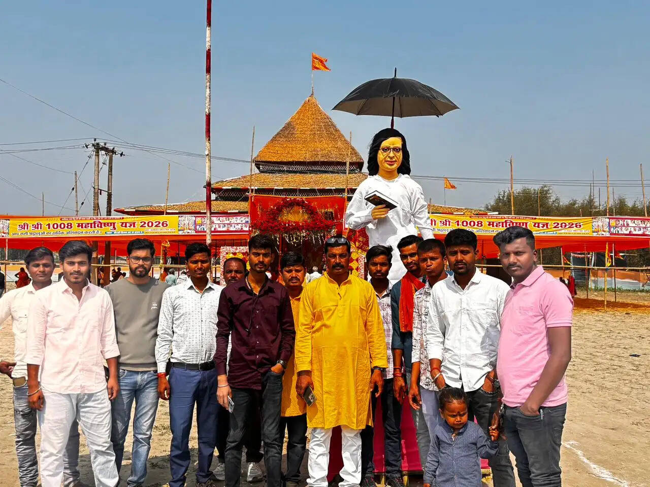 2001 महिलाओं के कलश शोभायात्रा के साथ शुरू हुआ महाविष्णु यज्ञ,रेणु की प्रतिमा आकर्षण का केन्द्र