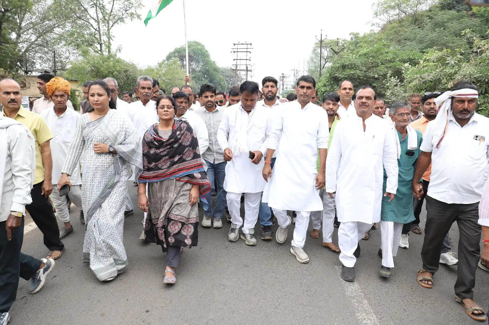 अफीम नीति के विरोध में किसान उतरे सड़कों पर, मॉर्फिन की मात्रा 3.7 प्रतिशत करने की मांग