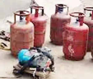 अवैध भंडारण पर प्रशासन की बड़ी कार्रवाई, 81 गैस सिलेंडर जब्त