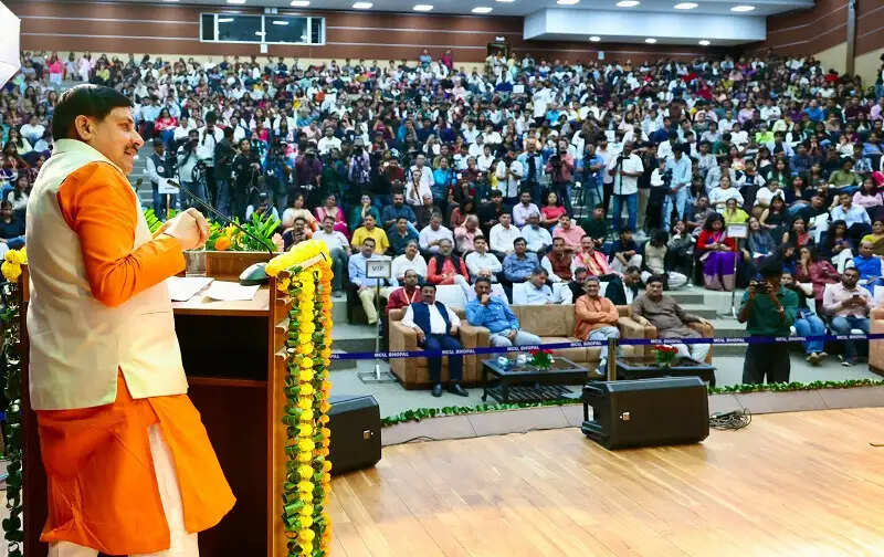 पत्रकारिता में सत्ता का विरोध ठीक है, लेकिन देश का विरोध नहीं होना चाहिए: मुख्यमंत्री डॉ. यादव