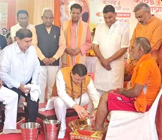 एक करोड़ शिवभक्तों का मुख्यमंत्री ने पुष्प वर्षा के साथ किया स्वागत