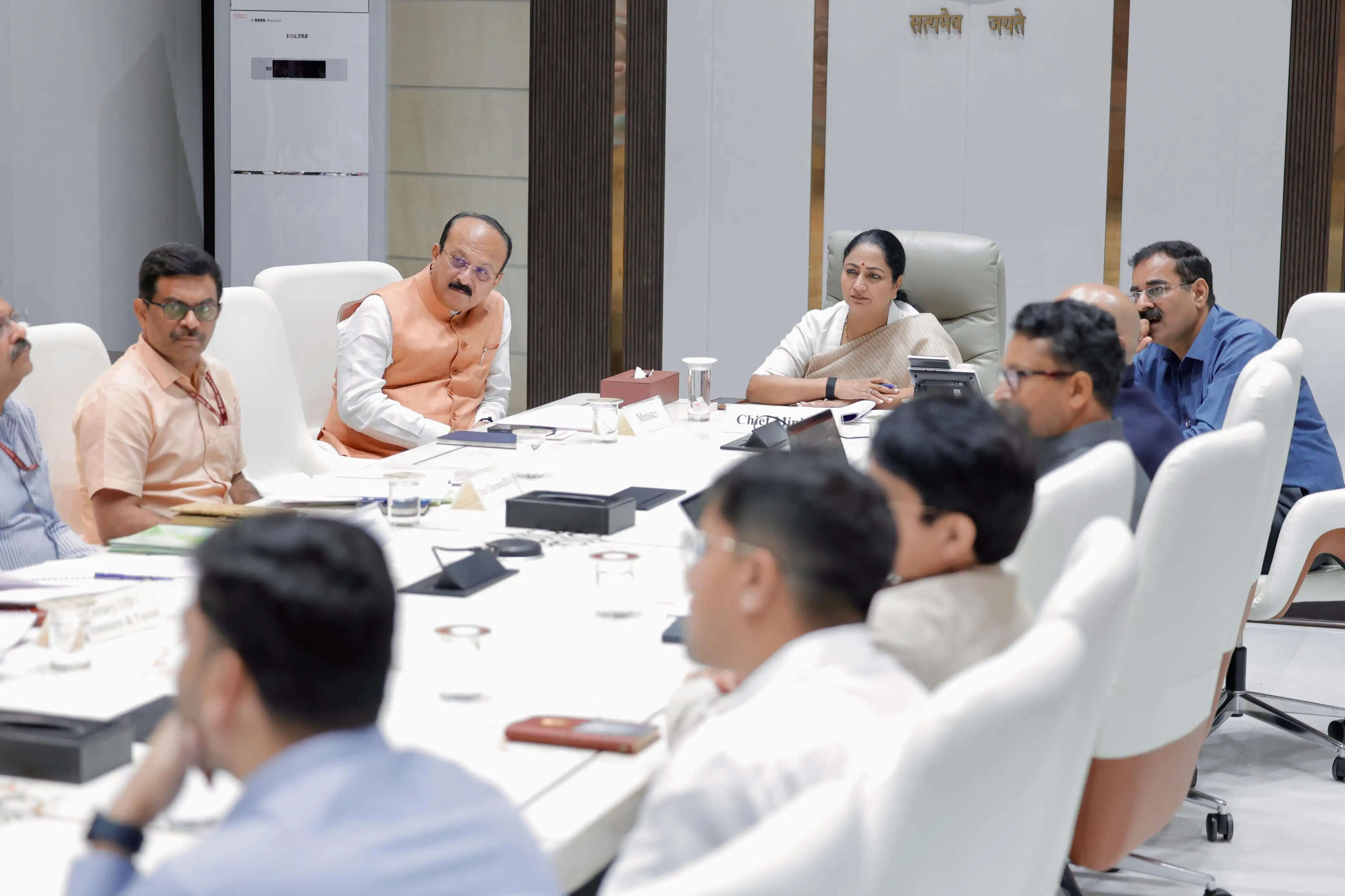 (अपडेट) दिल्ली सरकार 1 जनवरी 2025 तक बसे सभी झुग्गी परिवारों को देगी पक्के मकान, 20 लाख को होगा फायदा