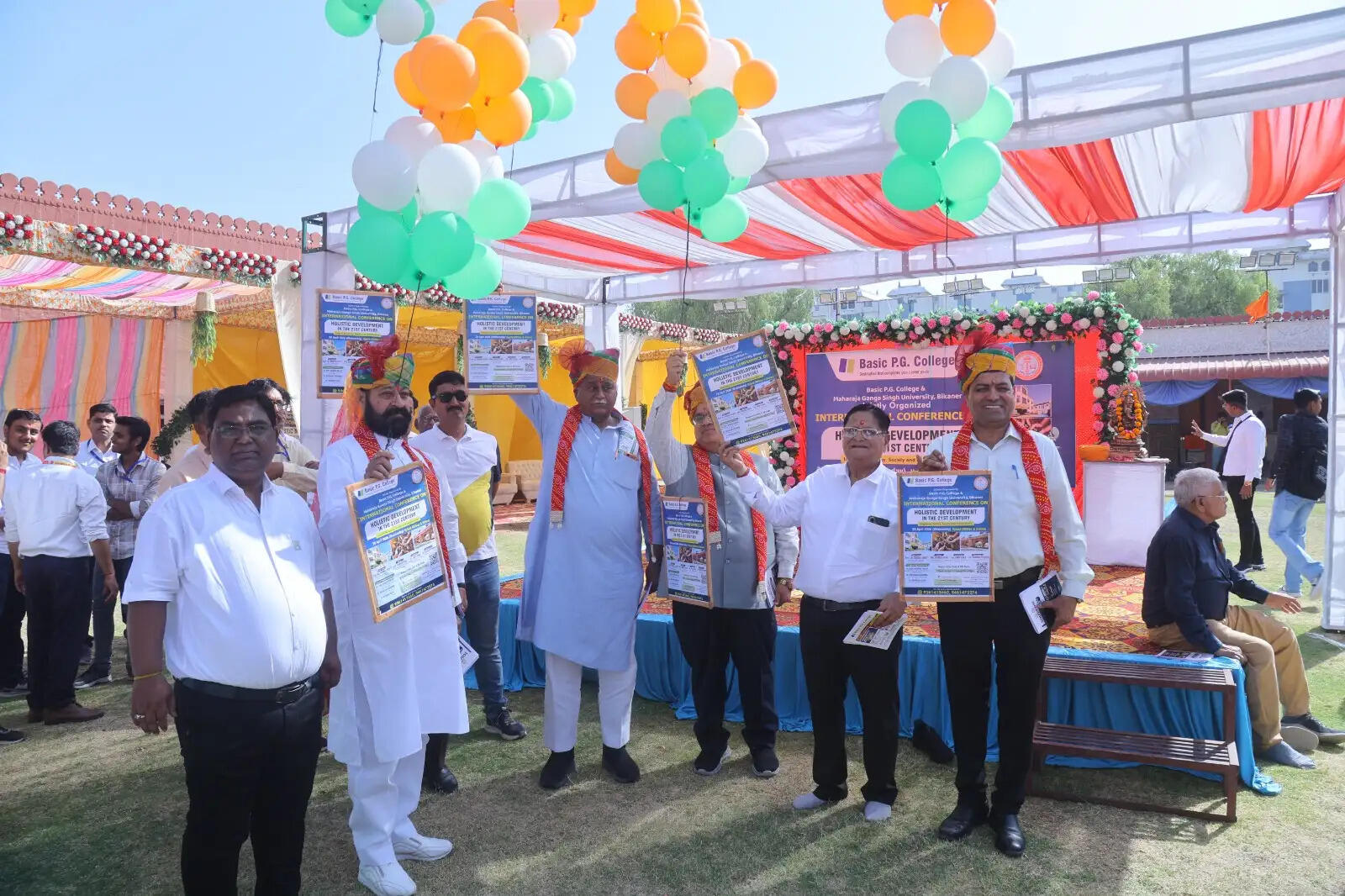 देश-विदेश के शिक्षाविदों, वैज्ञानिकों एवं विशेषज्ञों ने&nbsp;समग्र एवं सतत विकास पर किया गहन मंथन