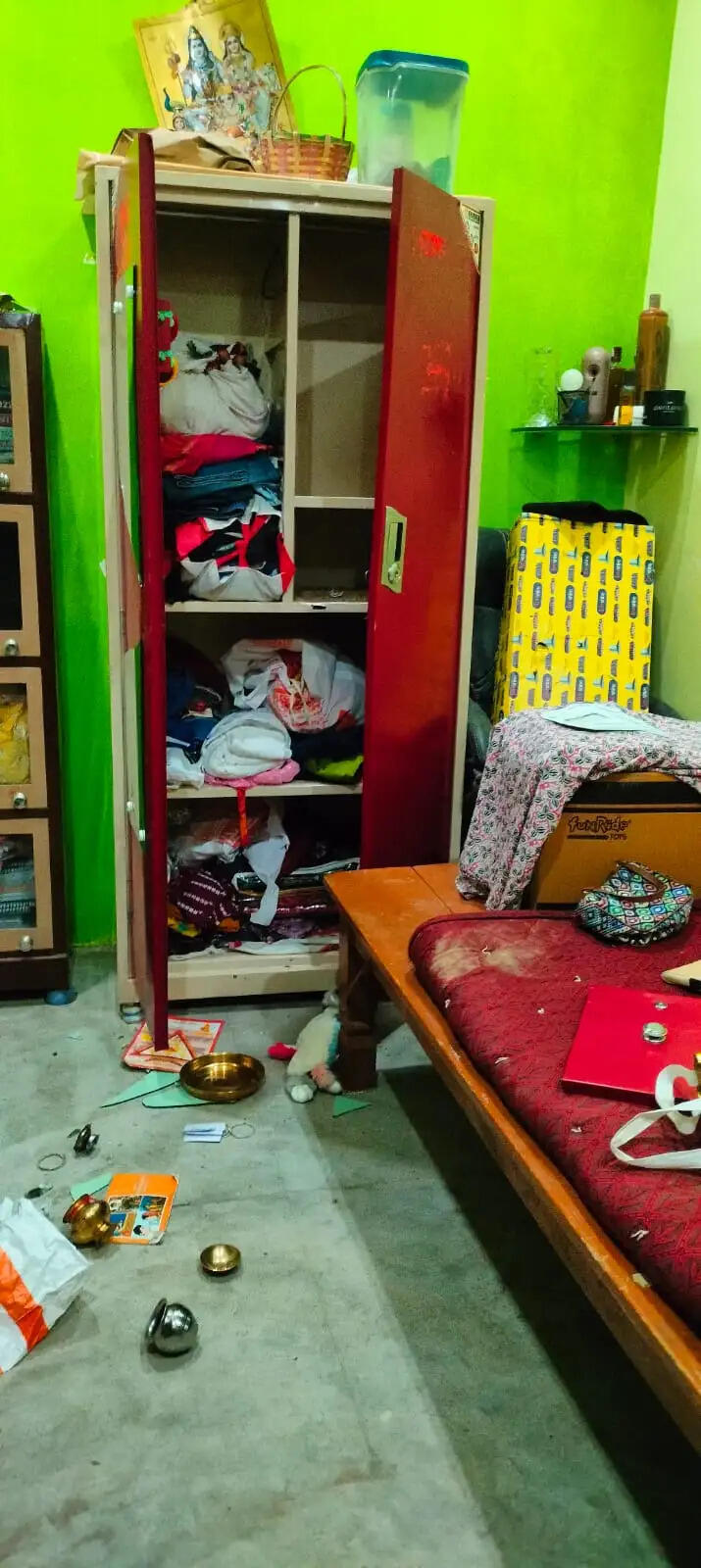 जौनपुर में सूने मकान में लाखों की चोरी