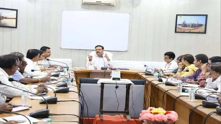 आईएमआर-एमएमआर में कमी लाने के लिए जमीनी स्तर पर अभियान चलाकर करें परिणामोन्मुखी कार्य: संभागायुक्त