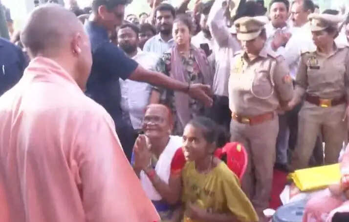 मुख्यमंत्री योगी आदित्यनाथ ने फैजुल्लागंज का स्थलीय व हवाई सर्वेक्षण किया, नैमिष तक तटबंध बनाने के निर्देश