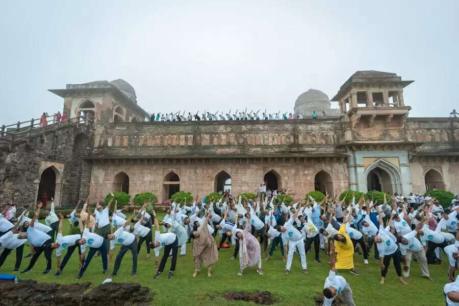मध्य प्रदेश के पर्यटन स्थलों से दिया गया योग का संदेश, साधकों ने की सामूहिक योग साधना