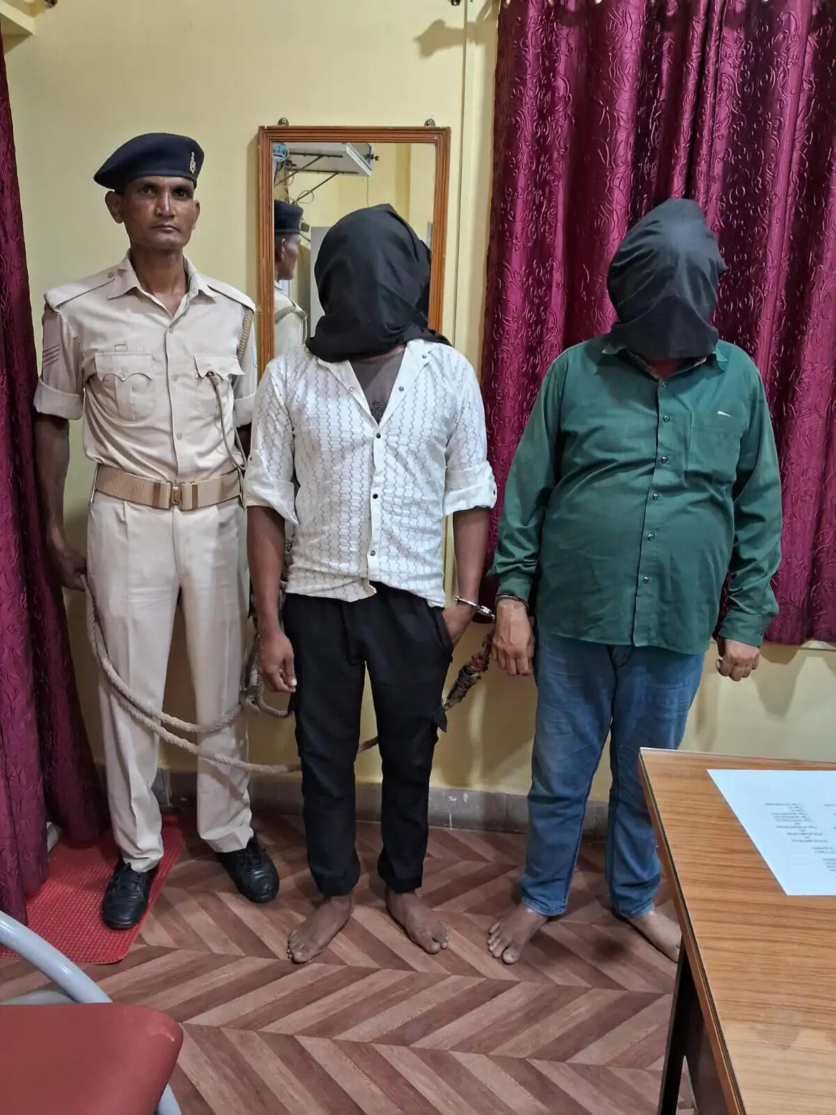 पेट्रोल छिड़ककर जान से मारने का प्रयास, दो आरोपित गिरफ्तार