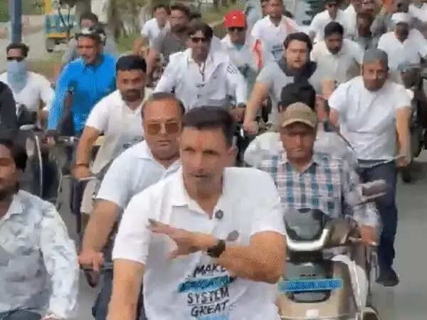 (अपडेट) 'छात्रों की गूंज' अभियान के तहत इंदौर से भोपाल तक 'युवा स्वाभिमान साइक्लोथॉन' का शुभारंभ