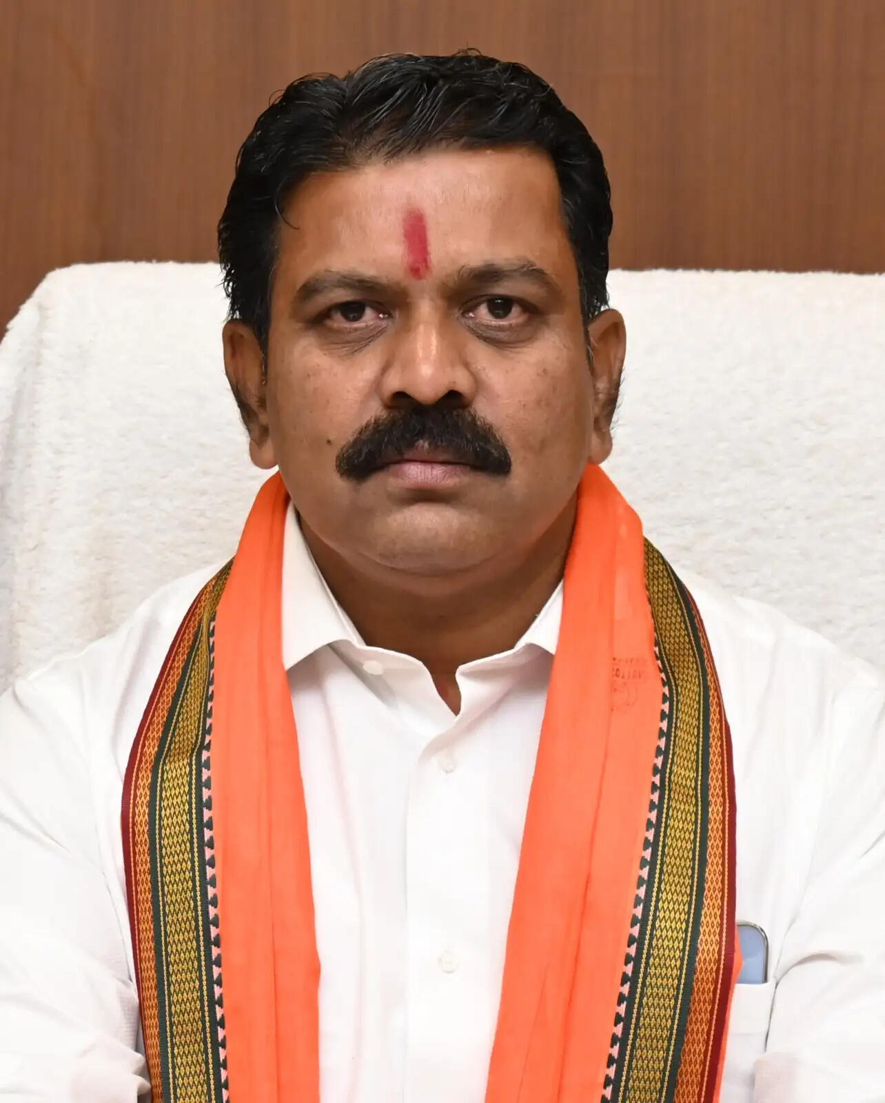 प्रधानमंत्री आवास योजना में गड़बड़ी पर सख्त कार्रवाई, दो ठेकेदारों पर एफआईआर