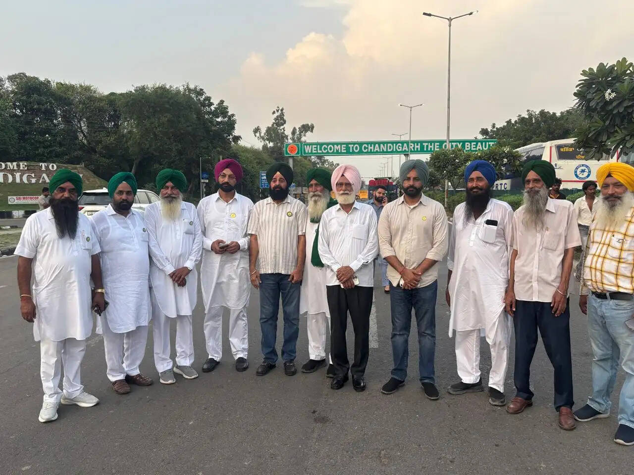 पंजाब-चंडीगढ़ बॉर्डर पर जुटे किसान, सात सितंबर तक धरने का ऐलान