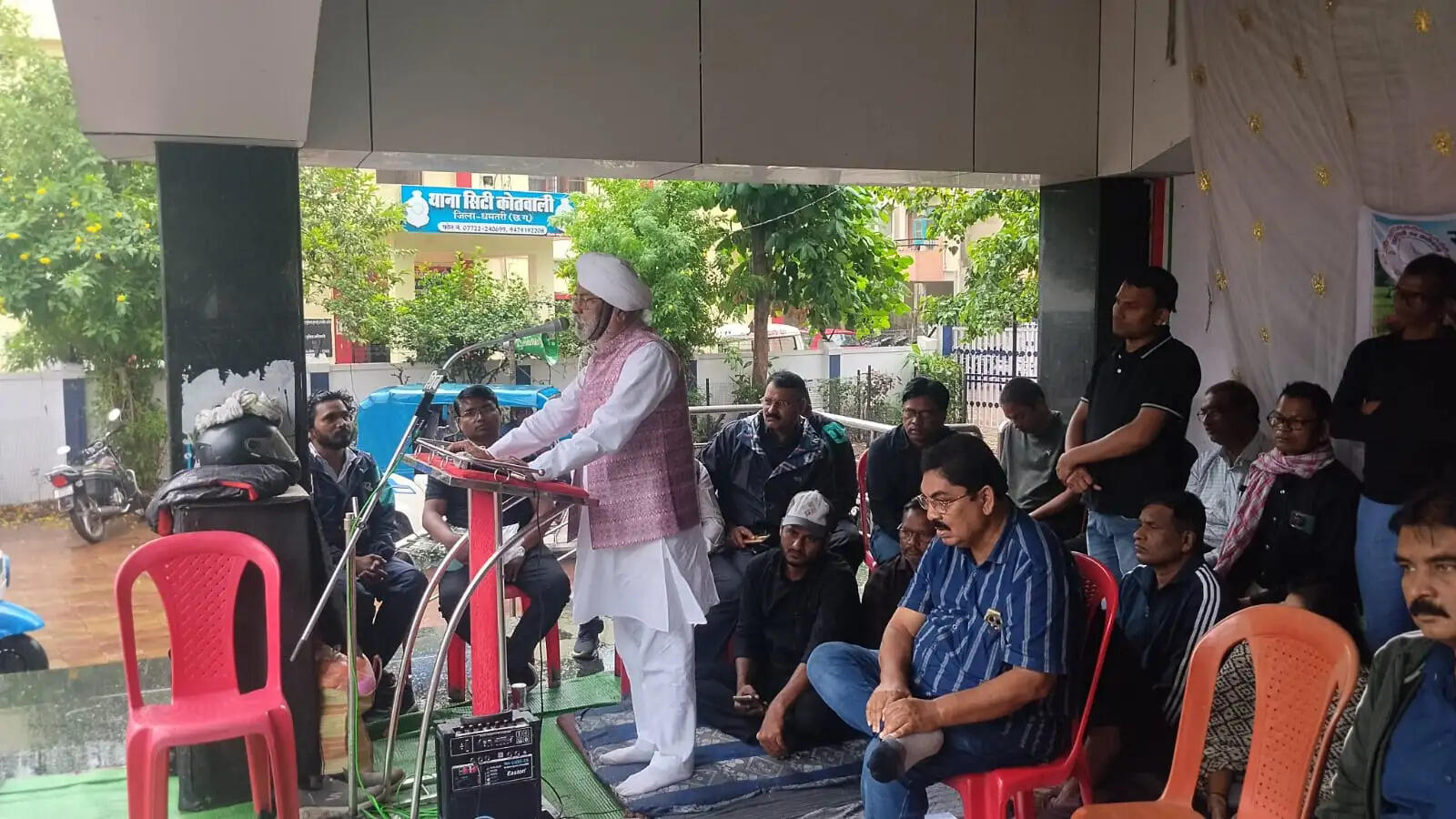 पटवारियों की हड़ताल 16वें दिन भी जारी, काले कपड़े पहनकर निकाली रैली