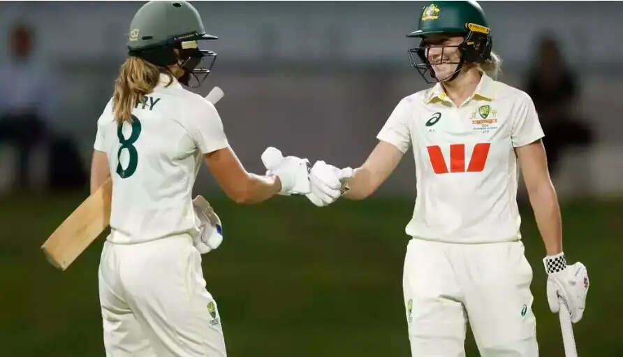 पिंक बॉल टेस्ट: एनाबेल सदरलैंड के ऑलराउंड प्रदर्शन से ऑस्ट्रेलिया मजबूत, भारत पर पारी की हार का खतरा