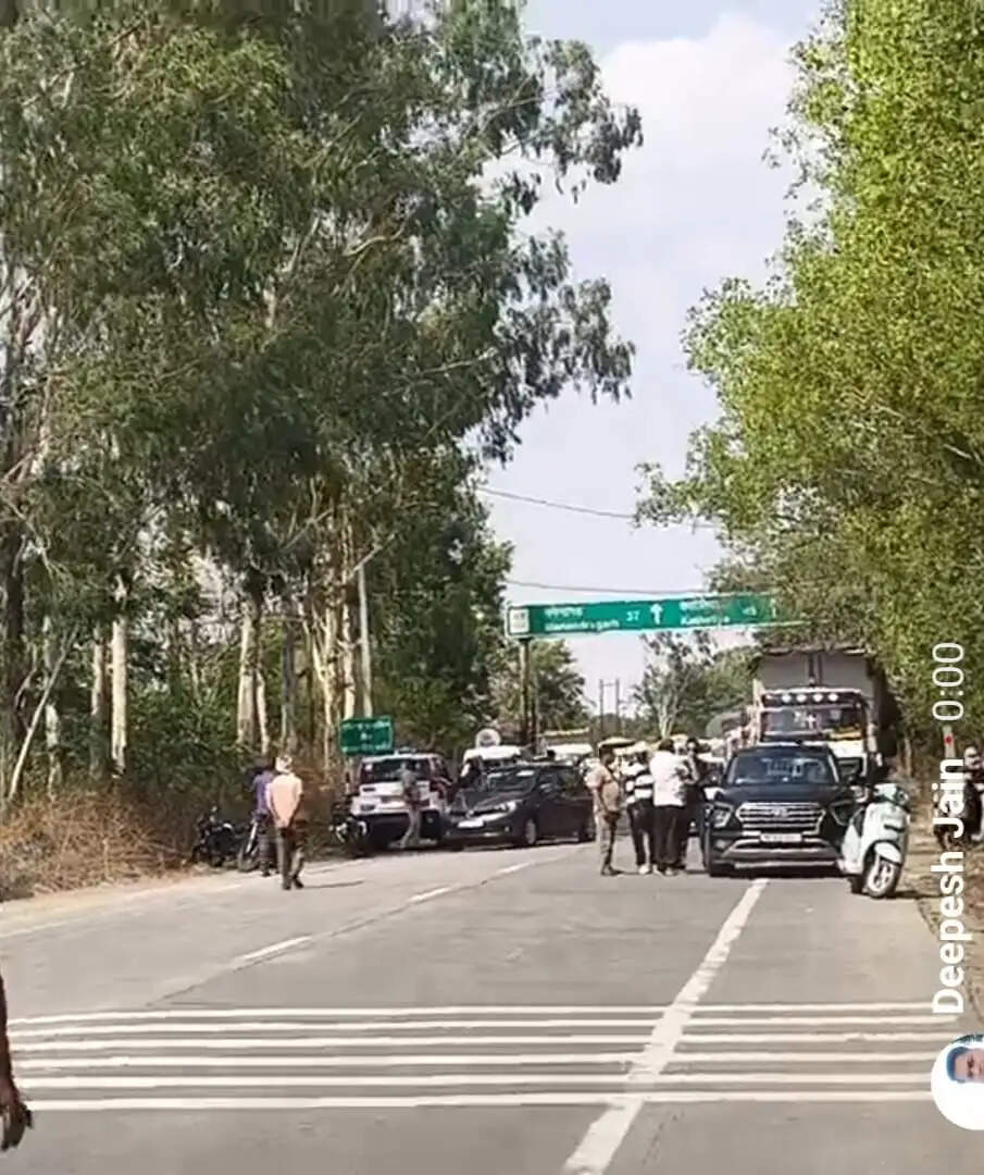 अनूपपुर:चलते ट्रक में लगी आग, पूरी तरह से खाक, दो घंटे में पाया गया काबू