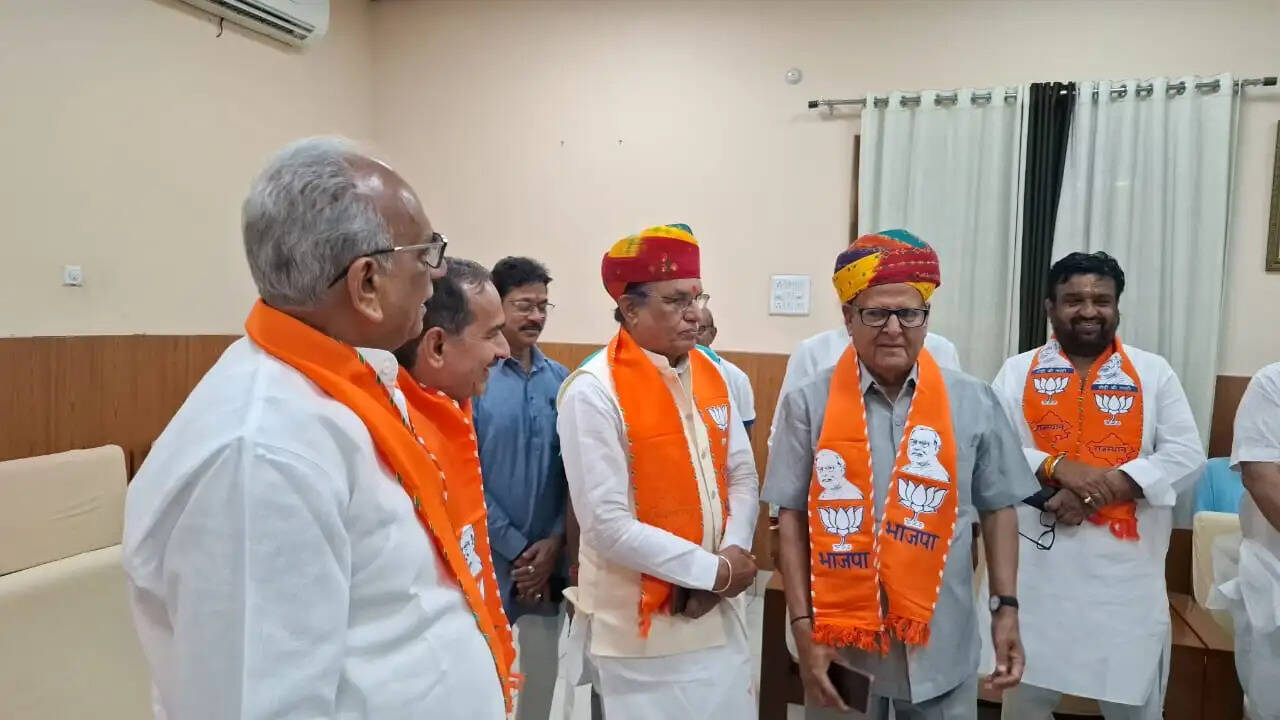 बीजेपी प्रदेश अध्यक्ष राठौड़ पहुंचे जोधपुर, सर्किट हाउस में कार्यकर्ताओं से मुलाकात