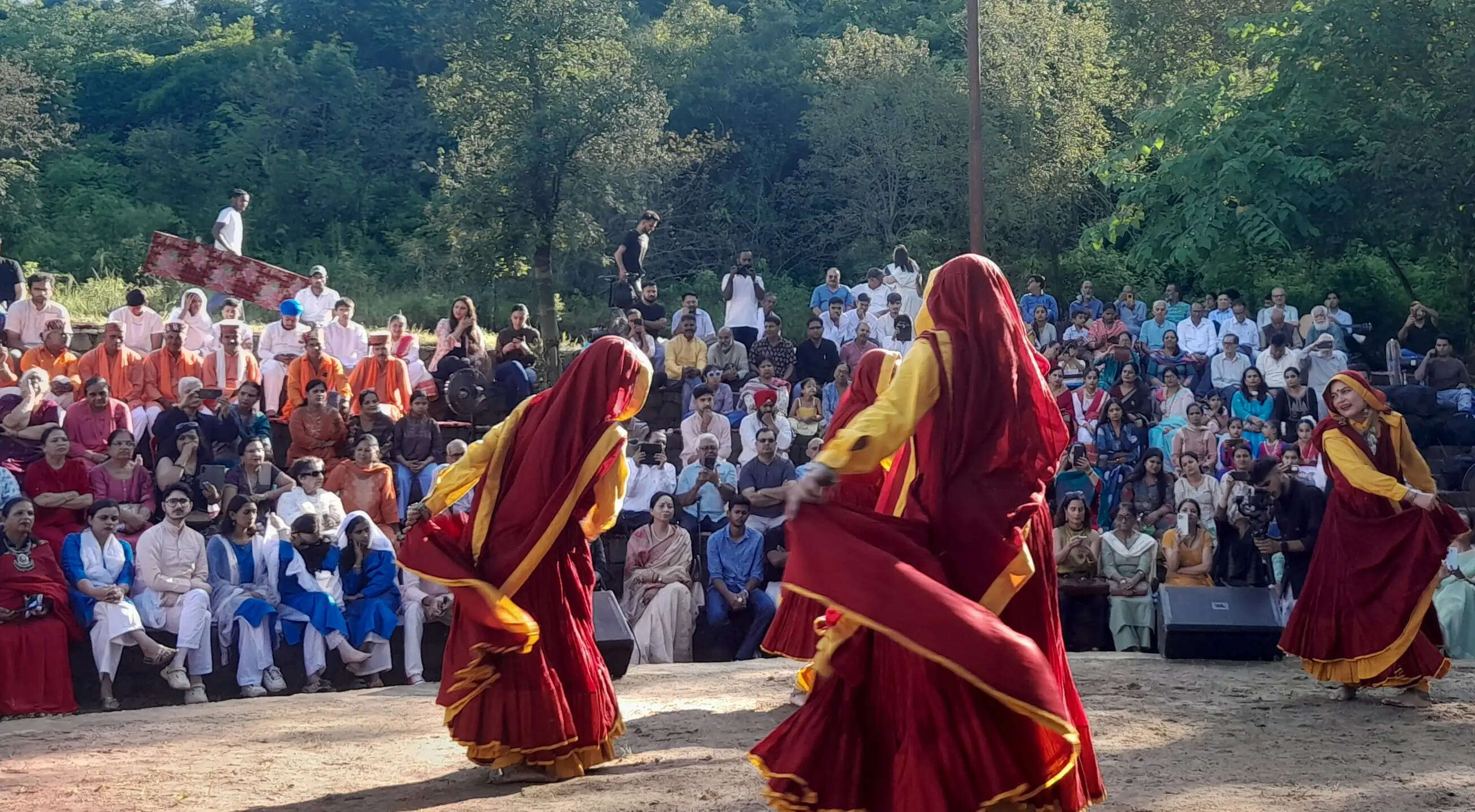 प्रदेश की सांस्कृतिक राजधानी मंडी में अनूठी पहल... कलाग्राम पंजेठी में एम्फी थियेटर की स्थापना