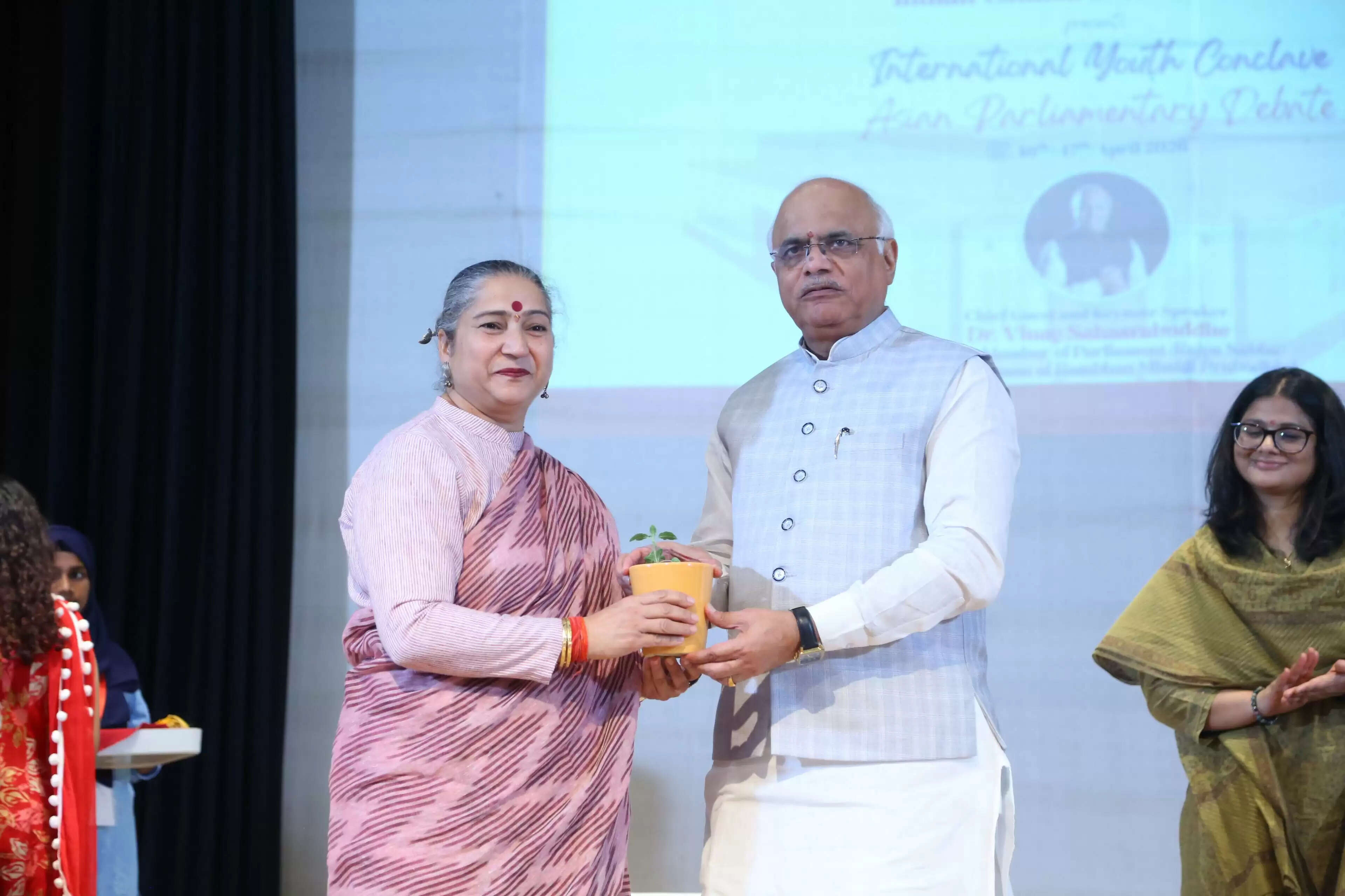 डीयू के इंद्रप्रस्थ महिला महाविद्यालय में अंतरराष्ट्रीय युवा कॉन्क्लेव आयोजित