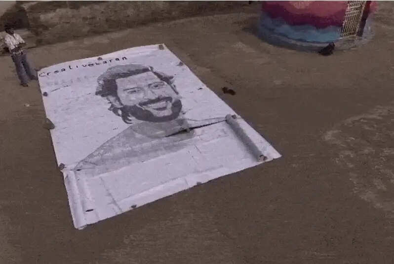 वापी के युवा कलाकार का कमाल, धोनी के लिए बनाया 25 फीट लंबा विशाल स्केच