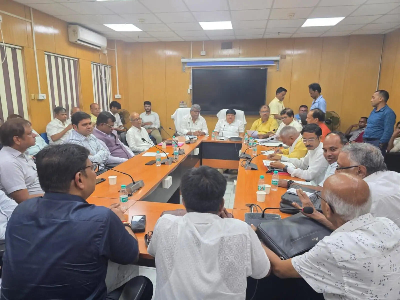 कोलकाता में इस्पात एवं जूट श्रमिकों की वेज एग्रीमेंट बैठक संपन्न, मंत्री अर्जुन सिंह ने दिया न्याय का भरोसा
